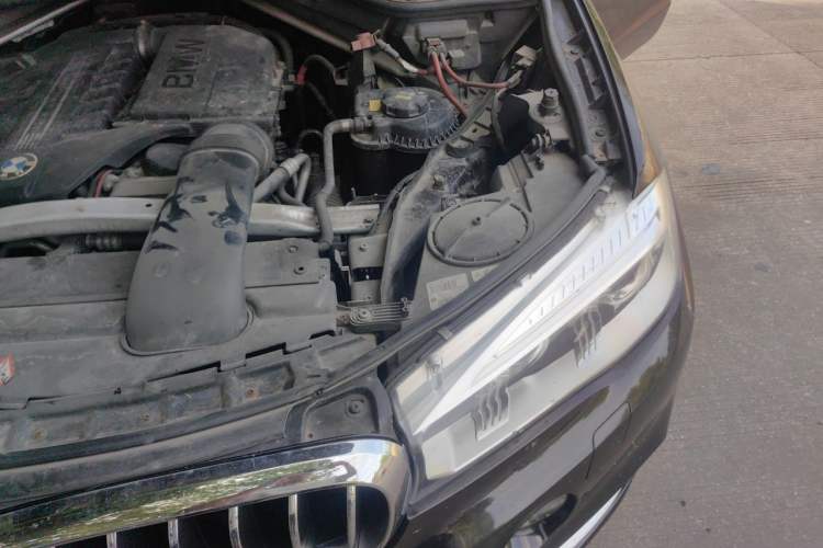 Used BMW X5 2014 xDrive35i Elegant Edition Engine Bay Left