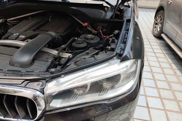Used BMW X5 2014 xDrive35i Leading Model Engine Bay Left