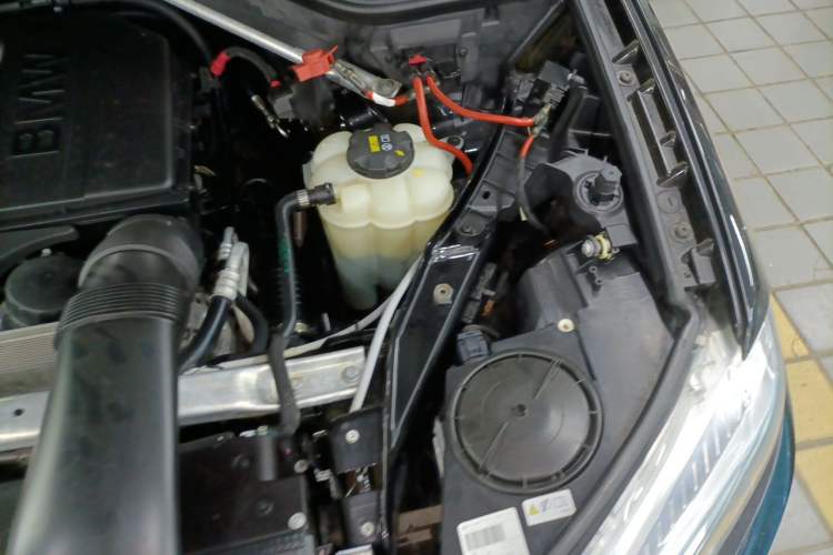 Used BMW X5 2014 xDrive35i Elegant Edition Engine Bay Left