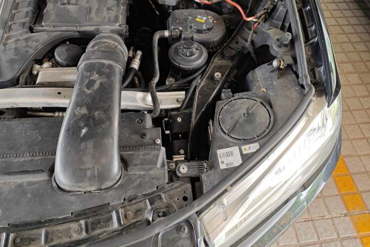 Used BMW X5 2014 xDrive35i Leading Model Engine Bay Left
