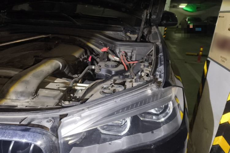 Used BMW X5 2014 xDrive35i 3.0T 5-seater Middle East version Engine Bay Left
