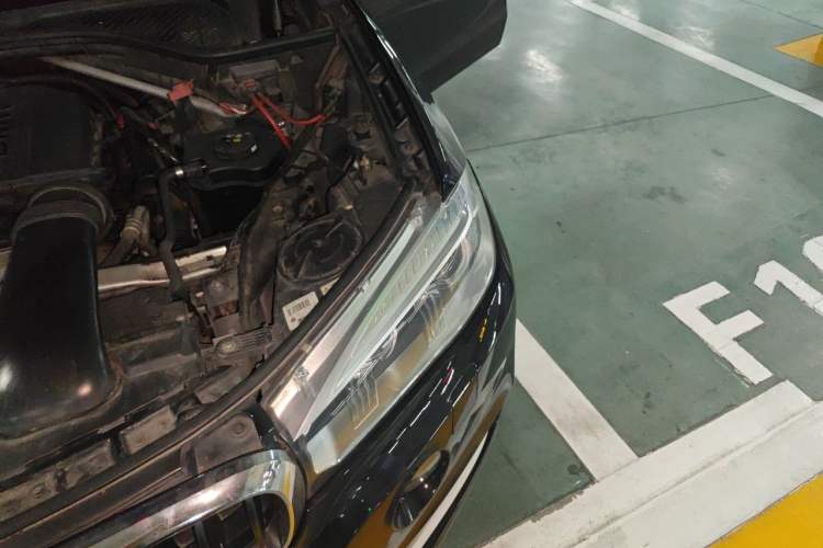 Used BMW X5 2014 xDrive35i Elegant Edition Engine Bay Left