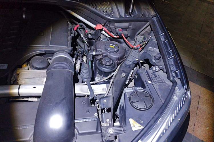 Used BMW X5 2014 xDrive35i Luxury Edition Engine Bay Left