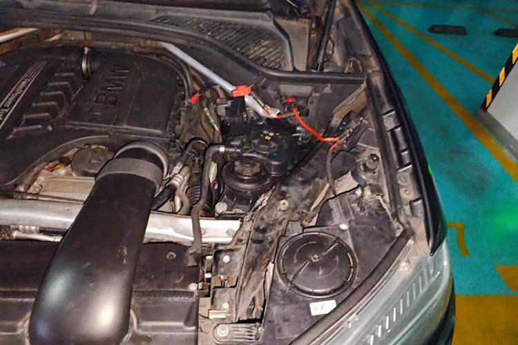 Used BMW X5 2014 xDrive35i Elegant Edition Engine Bay Left