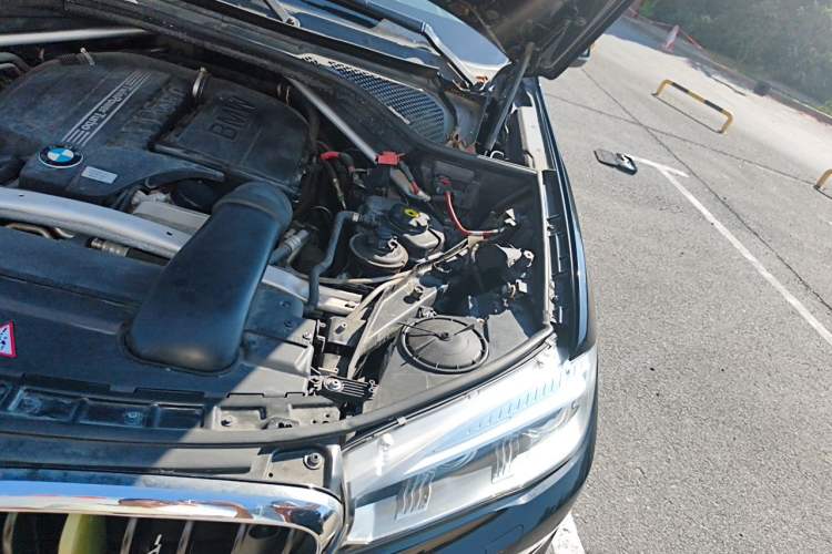 Used BMW X5 2014 xDrive35i Elegant Edition Engine Bay Left