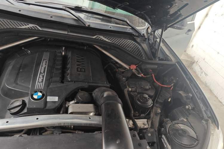 Used BMW X5 2014 xDrive35i Leading Model Engine Bay Left