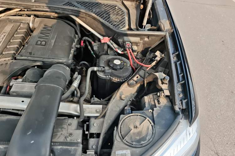Used BMW X5 2014 xDrive35i Elegant Edition Engine Bay Left
