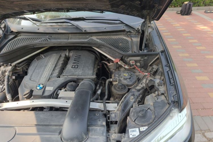 Used BMW X5 2014 xDrive35i Leading Model Engine Bay Left
