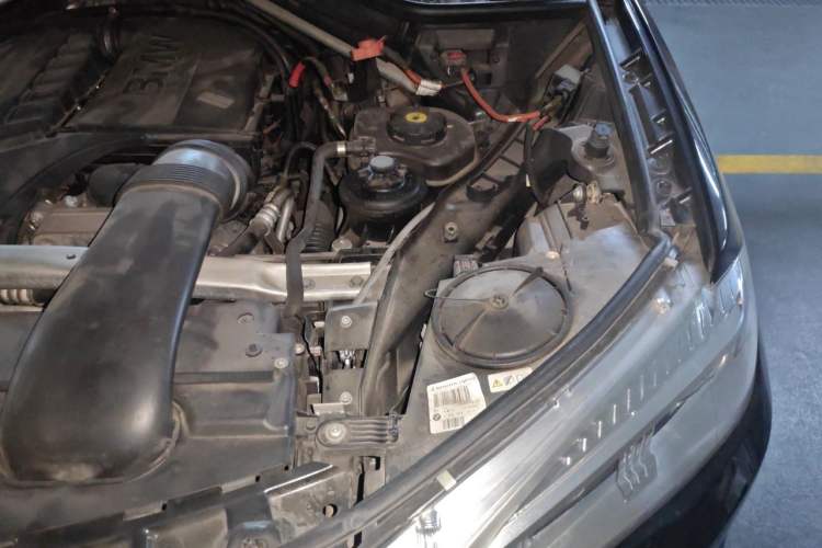 Used BMW X5 2014 xDrive35i Elegant Edition Engine Bay Left