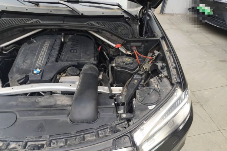 Used BMW X5 2014 xDrive35i Elegant Edition Engine Bay Left
