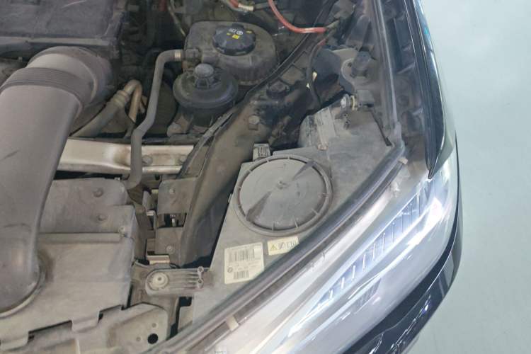 Used BMW X5 2014 xDrive35i Elegant Edition Engine Bay Left