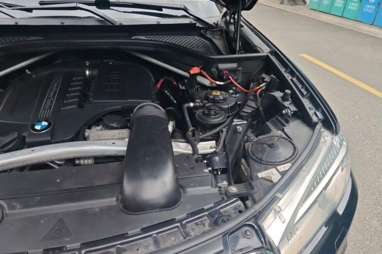 Used BMW X5 2014 xDrive35i Elegant Edition Engine Bay Left