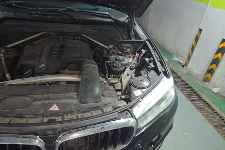 Used BMW X5 2014 xDrive35i Leading Model Engine Bay Left