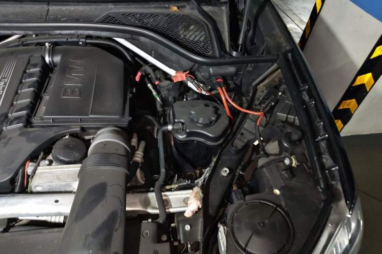 Used BMW X5 2014 xDrive35i Elegant Edition Engine Bay Left