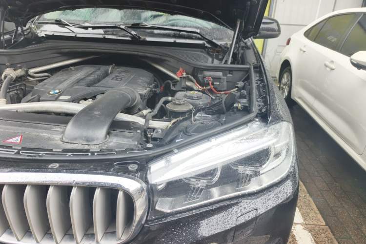 Used BMW X5 2014 xDrive35i Luxury Edition Engine Bay Left