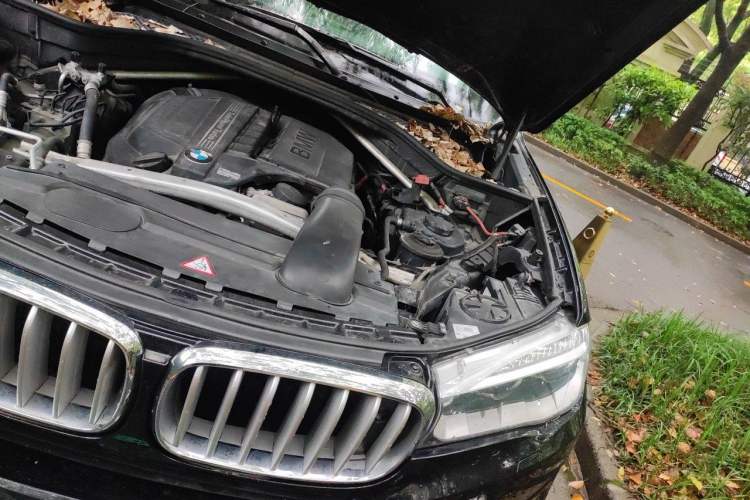 Used BMW X5 2014 xDrive35i Luxury Edition Engine Bay Left