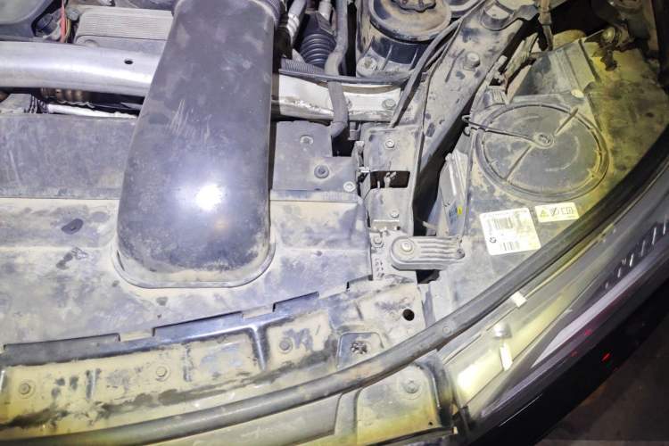 Used BMW X5 2014 xDrive35i Elegant Edition Engine Bay Left