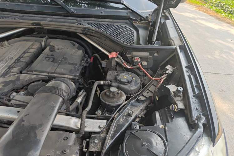 Used BMW X5 2014 xDrive35i Leading Model Engine Bay Left