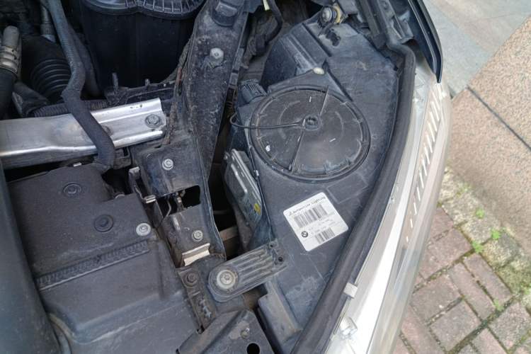 Used BMW X5 2014 xDrive35i M Sport U.S. specification Engine Bay Left