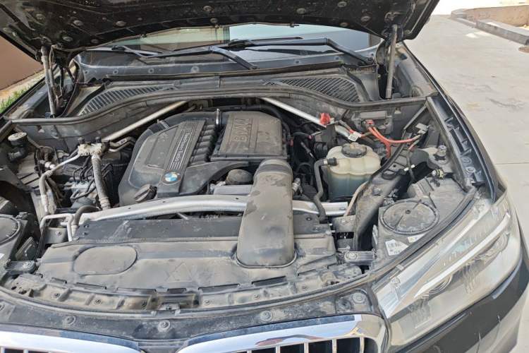 Used BMW X5 2014 xDrive35i Leading Model Engine Bay Left