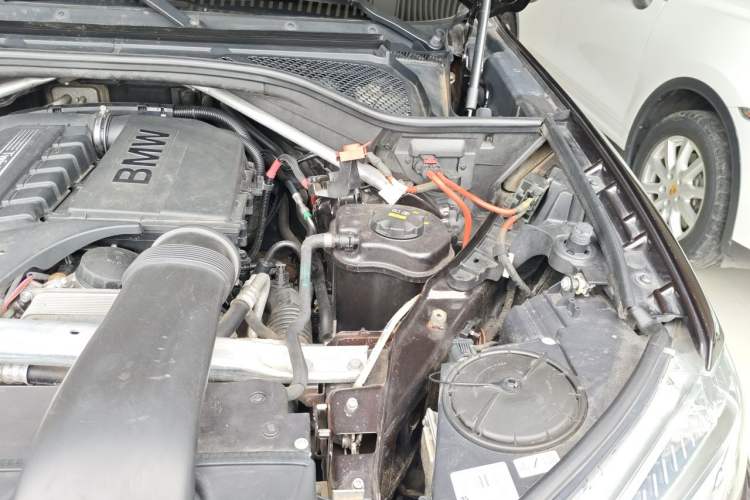 Used BMW X5 2014 xDrive35i Elegant Edition Engine Bay Left