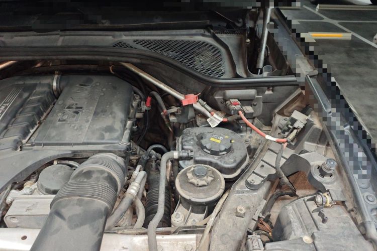 Used BMW X5 2014 xDrive35i Luxury Edition Engine Bay Left