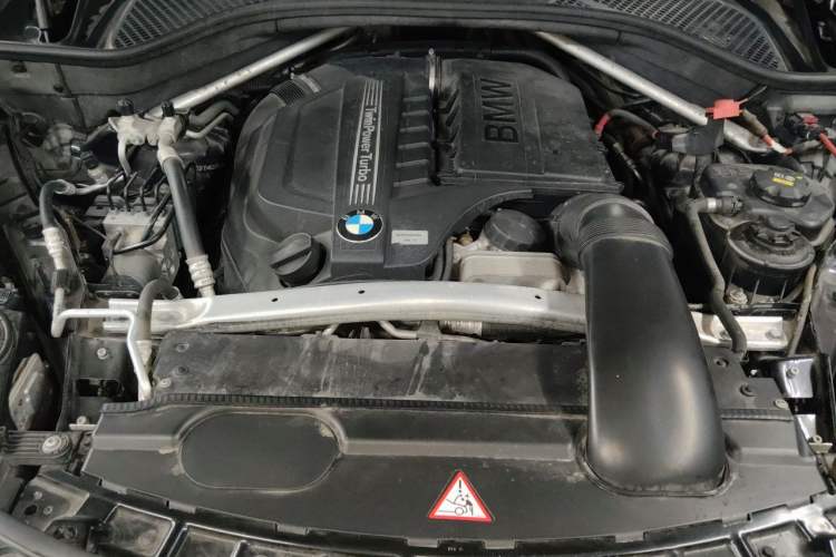 Used BMW X5 2014 xDrive35i Leading Model Engine Bay
