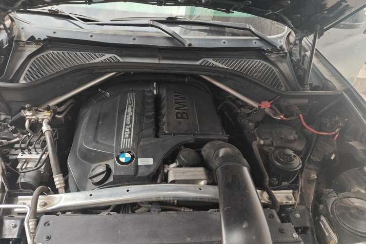 Used BMW X5 2014 xDrive35i Leading Model Engine Bay