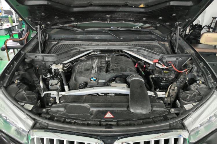 Used BMW X5 2014 xDrive35i Leading Model Engine Bay