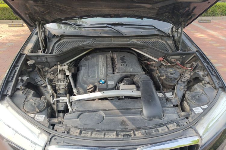 Used BMW X5 2014 xDrive35i Leading Model Engine Bay