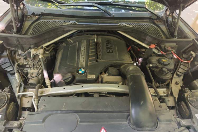 Used BMW X5 2014 xDrive35i Leading Model Engine Bay