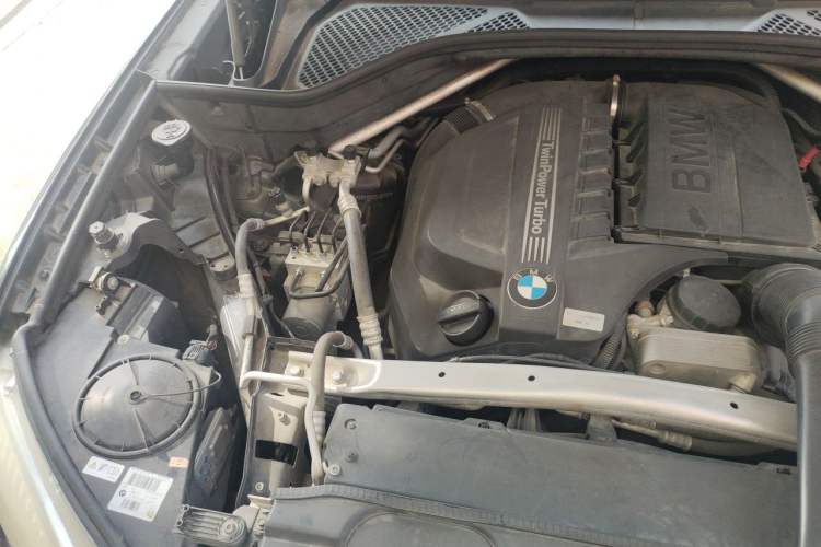 Used BMW X5 2014 xDrive35i Elegant Edition Engine Bay Right