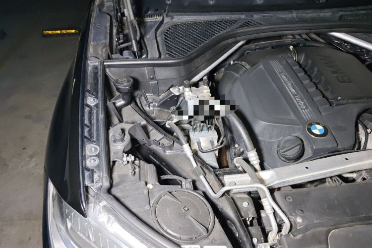 Used BMW X5 2014 xDrive35i Leading Model Engine Bay Right