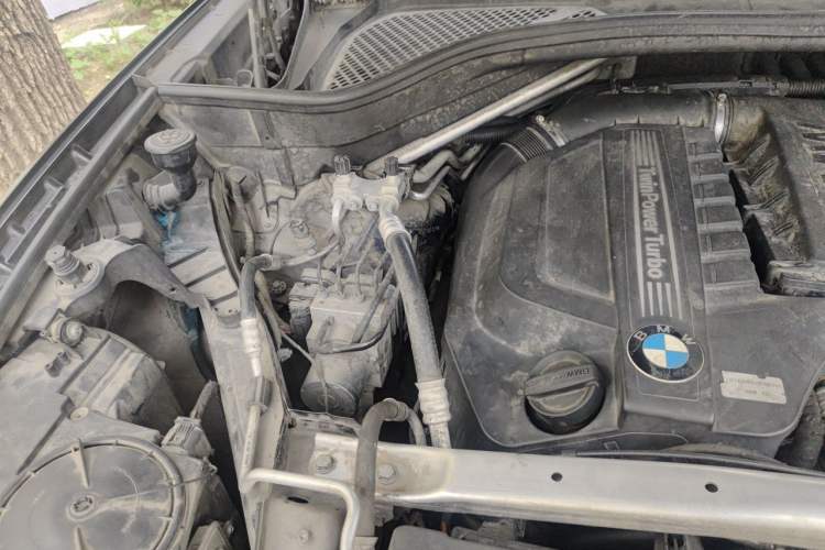 Used BMW X5 2014 xDrive35i Elegant Edition Engine Bay Right