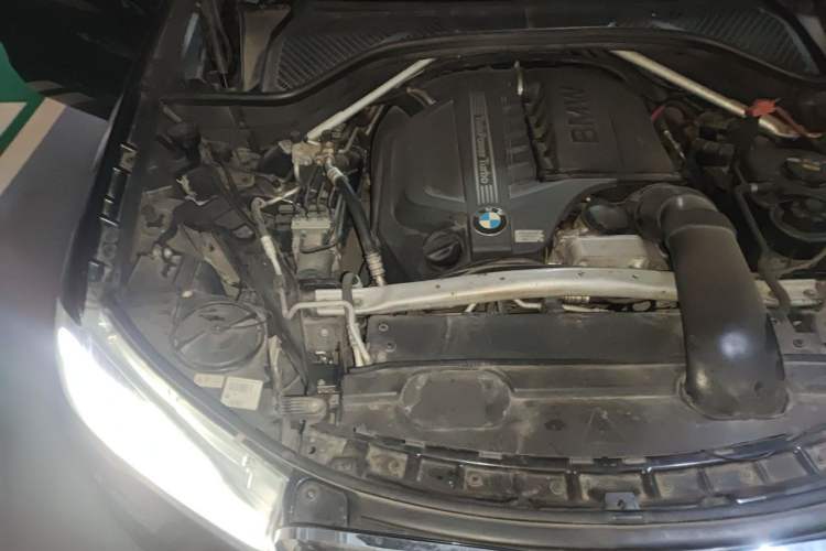 Used BMW X5 2014 xDrive35i Luxury Edition Engine Bay Right