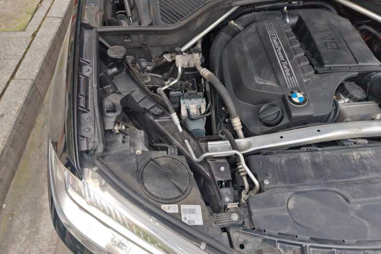 Used BMW X5 2014 xDrive35i Elegant Edition Engine Bay Right