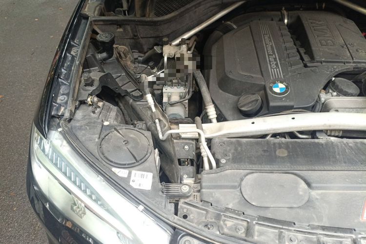 Used BMW X5 2014 xDrive35i Elegant Edition Engine Bay Right