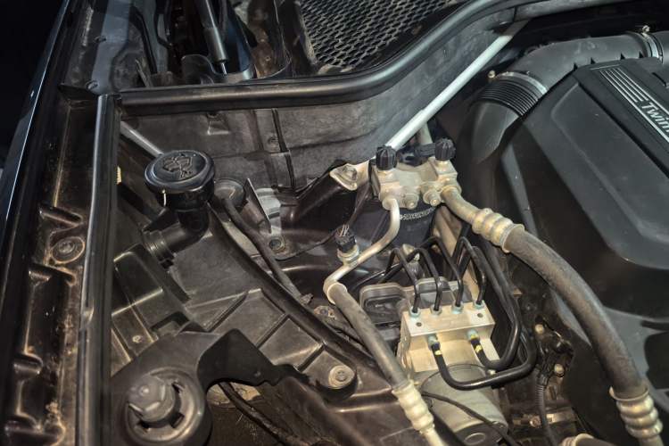 Used BMW X5 2014 xDrive35i Gasoline 5-seater U.S. specification Engine Bay Right