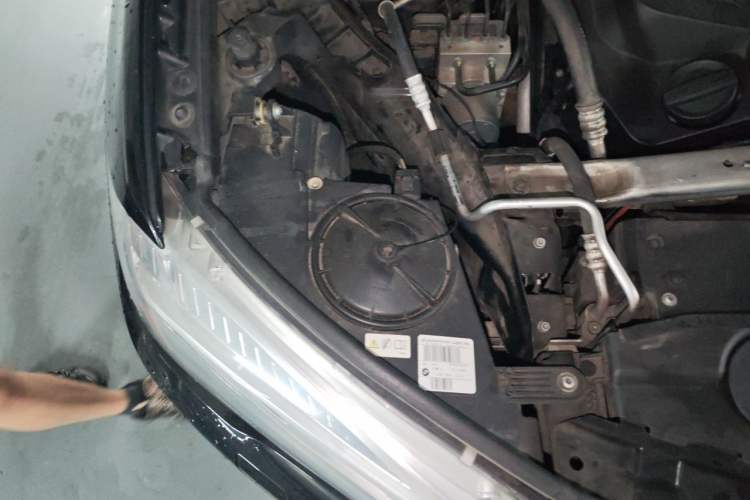 Used BMW X5 2014 xDrive35i Elegant Edition Engine Bay Right