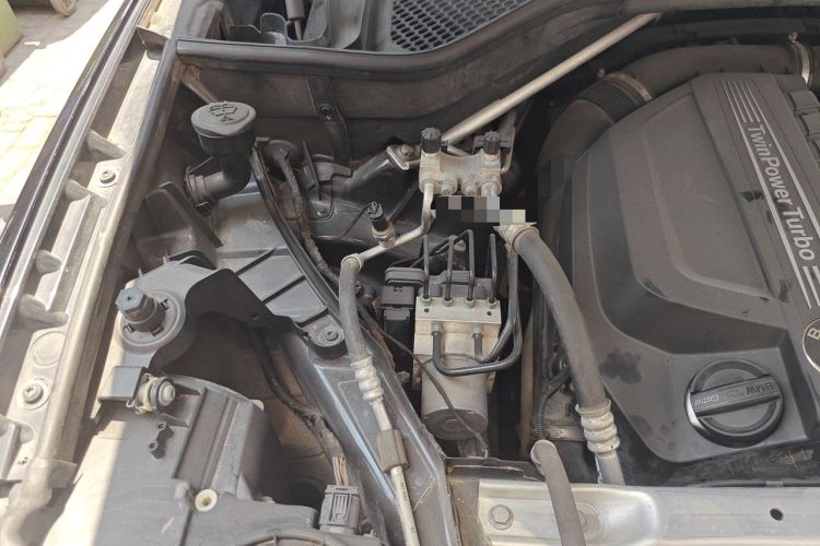Used BMW X5 2014 xDrive35i Gasoline 5-seater U.S. specification Engine Bay Right