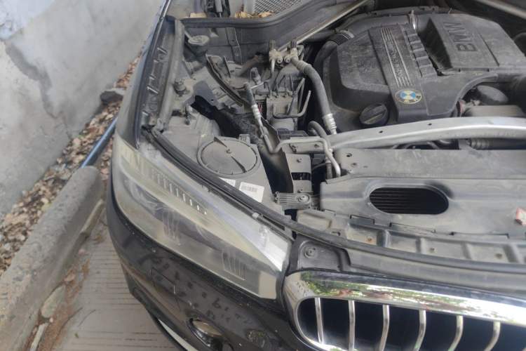 Used BMW X5 2014 xDrive35i Elegant Edition Engine Bay Right