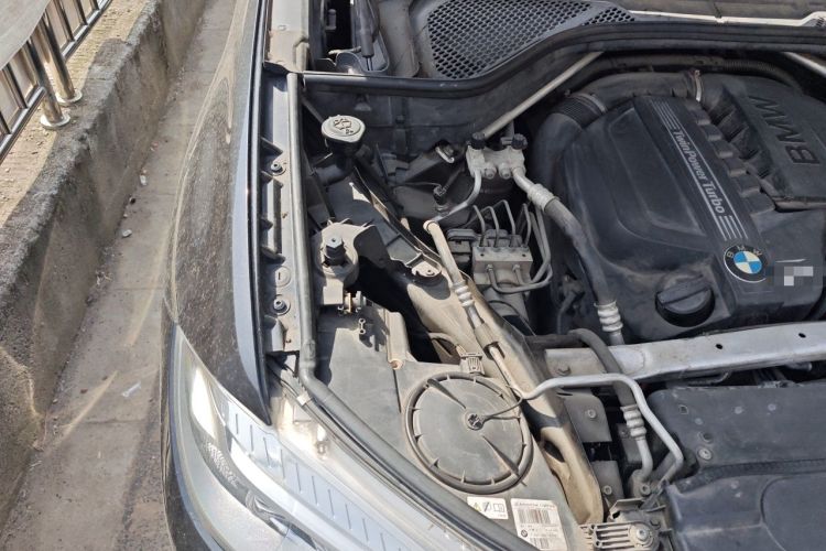 Used BMW X5 2014 xDrive35i Elegant Edition Engine Bay Right