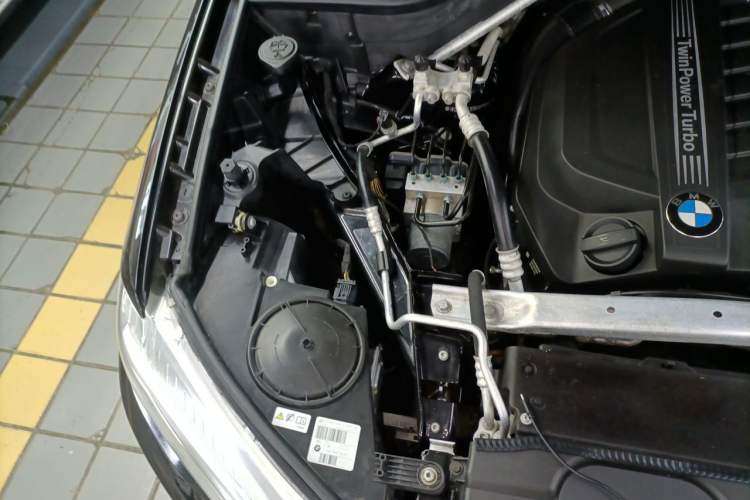 Used BMW X5 2014 xDrive35i Elegant Edition Engine Bay Right