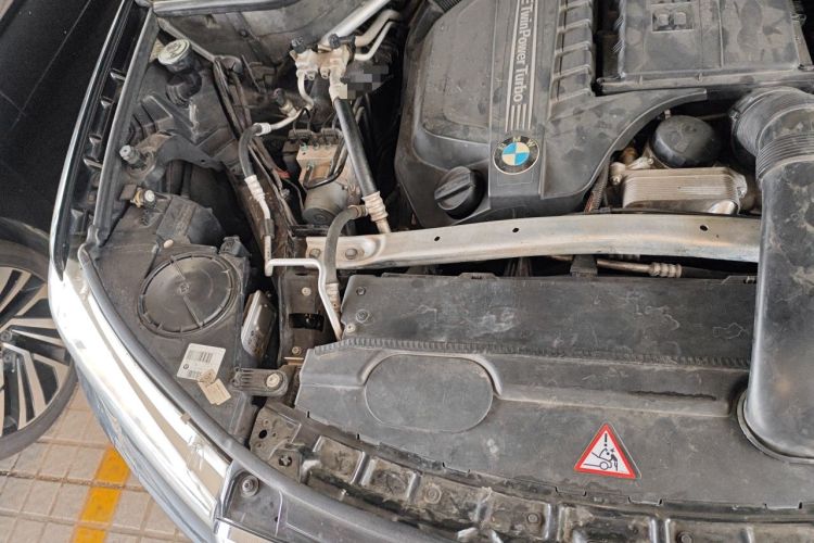 Used BMW X5 2014 xDrive35i Leading Model Engine Bay Right