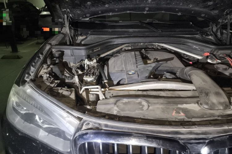 Used BMW X5 2014 xDrive35i 3.0T 5-seater Middle East version Engine Bay Right