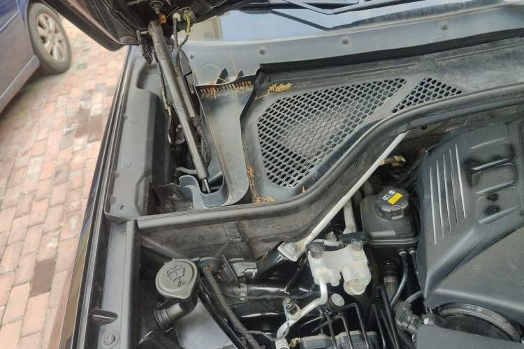 Used BMW X5 2014 xDrive50i M Sport Edition Engine Bay Right