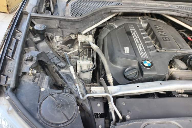 Used BMW X5 2014 xDrive35i Leading Model Engine Bay Right