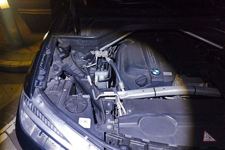 Used BMW X5 2014 xDrive35i Luxury Edition Engine Bay Right