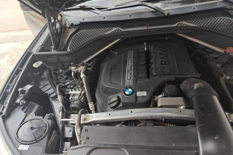 Used BMW X5 2014 xDrive35i Leading Model Engine Bay Right