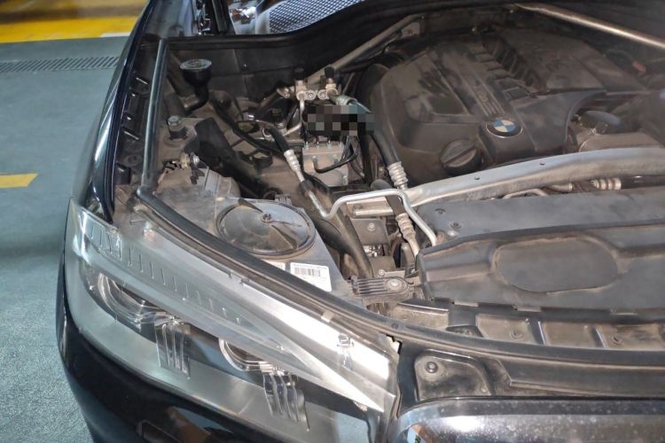 Used BMW X5 2014 xDrive35i Elegant Edition Engine Bay Right